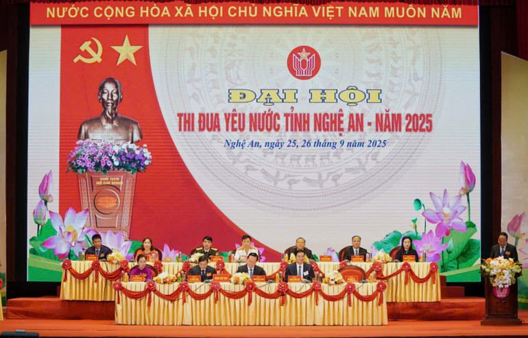 Các đồng chí chủ trì Đại hội. z7051319118865-a5d299012e1dcbde777b1c7793ff2413.jpg