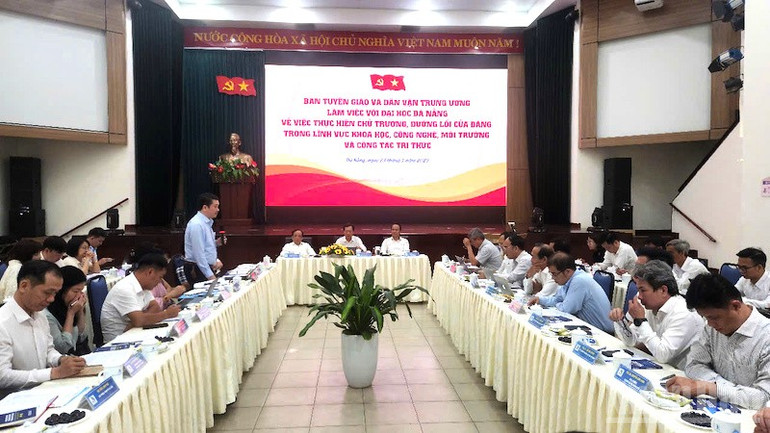 Quang cảnh tại buổi làm việc. (Ảnh: ĐÌNH TĂNG) ndo_br_dhdn4.jpg