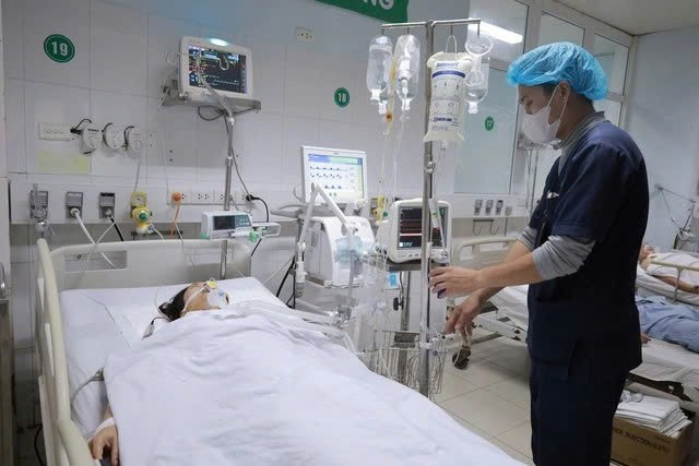 Sau phẫu thuật cấp cứu, điều dưỡng N.T.T.T được chăm sóc và theo dõi sát sao. z7147934876002-ac852eba6056e393fac45638db6091ac.jpg
