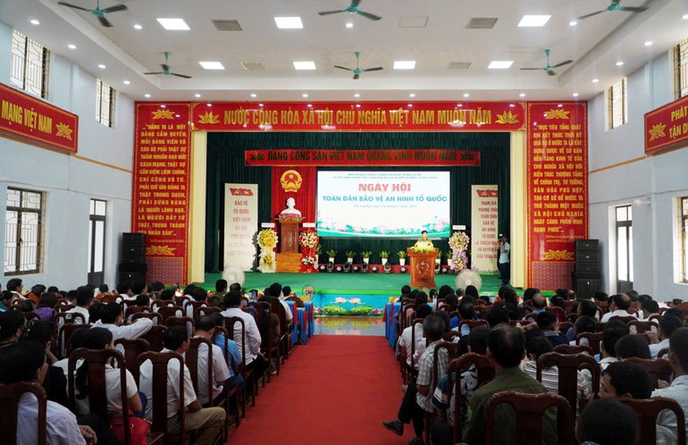 Quang cảnh ngày hội. z6809448027296-b6208a8133e21e49bd61c0069f29fa70.jpg