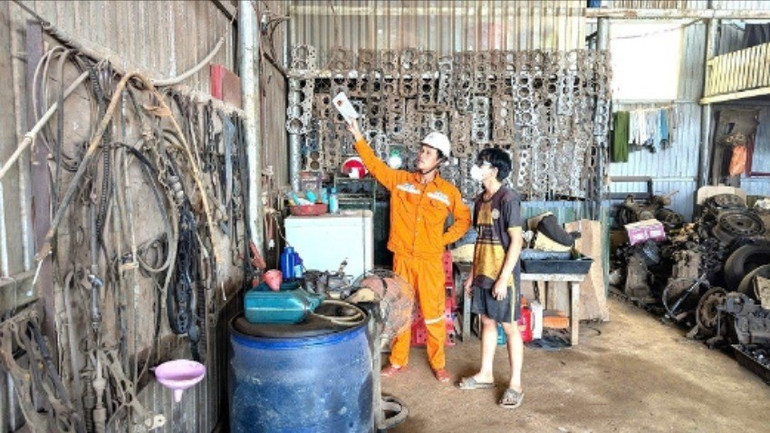 Các đơn vị chú trọng tuyên truyền an toàn điện, phòng chống cháy nổ tại các khu vực chợ, trung tâm thương mại. (Ảnh: ĐÌNH TĂNG) dnopc-3-an-toan-chay-no-1-4640.jpg