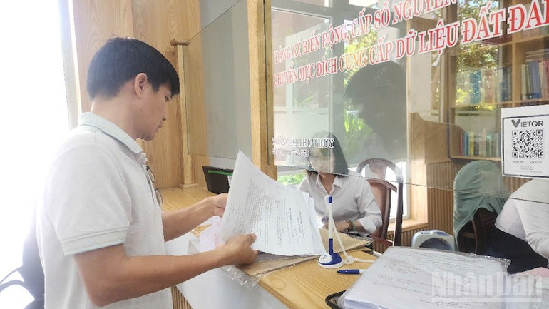 Bên cạnh kết quả bước đầu, hoạt động của Trung tâm Phục vụ Hành chính công phường An Hải hiện cũng bộc lộ những hạn chế cần nhanh chóng tháo gỡ. (Ảnh: ĐÌNH TĂNG) ndo_br_an-hai1.jpg