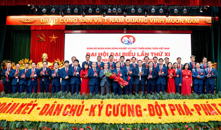 Ban Chấp hành Đảng bộ Agribank nhiệm kỳ 2025-2030 ra mắt đại hội. bch.jpg