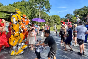 Không gian sôi động tại phân khu Carnival sắc hạ.