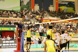 Trận đấu giữa đội bóng nam Biên Phòng-MB và LPBank Ninh Bình.