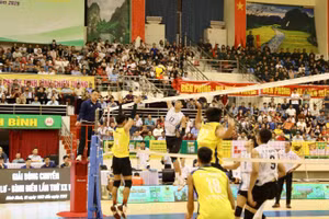 Trận đấu giữa đội bóng nam Biên Phòng-MB và LPBank Ninh Bình.