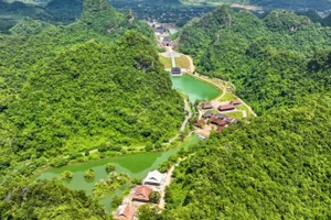 Khu du lịch Thung Ui nhìn từ trên cao.