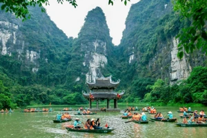 Hoạt động du lịch Ninh Bình tạo động lực mạnh mẽ cho tăng trưởng. 