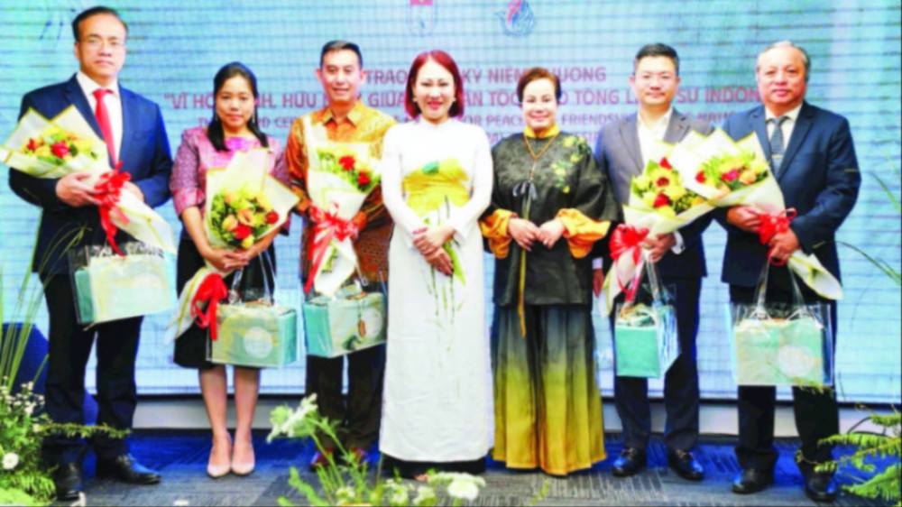 Nhiều đơn vị, cá nhân được khen thưởng do làm tốt công tác kết nối vận động viện trợ từ các tổ chức phi chính phủ nước ngoài trên địa bàn thành phố.