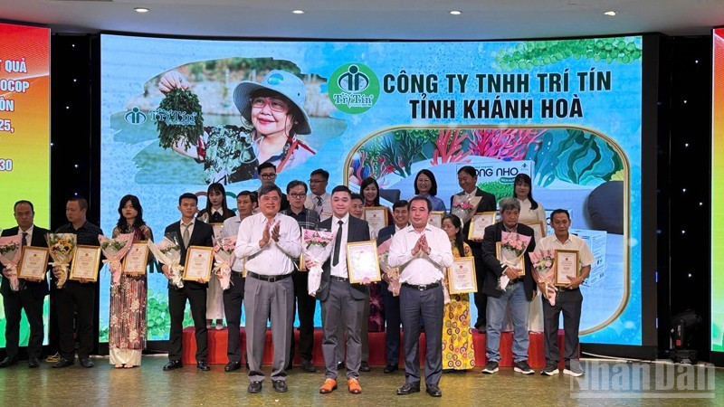 Công ty trách nhiệm hữu hạn Trí Tín Nha Trang (Khánh Hòa), đơn vị tiên phong ứng dụng quy trình hiện đại trong nuôi trồng và chế biến rong nho. Hiện doanh nghiệp có một sản phẩm đạt OCOP 5 sao cấp quốc gia. (Ảnh: NGUYỄN TRUNG)