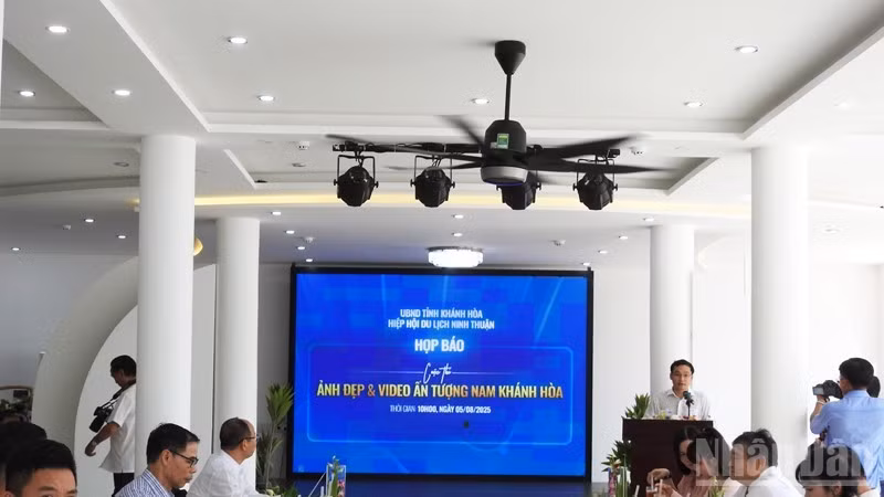 Quang cảnh buổi họp báo. (Ảnh: NGUYỄN TRUNG)