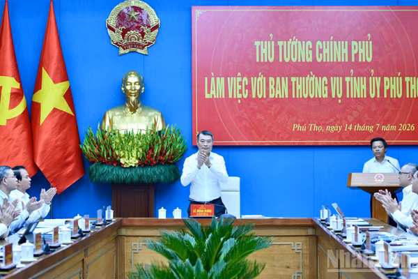 Thủ tướng Chính phủ Lê Minh Hưng chủ trì cuộc làm việc với Ban Thường vụ Tỉnh ủy Phú Thọ. (Ảnh THANH GIANG)