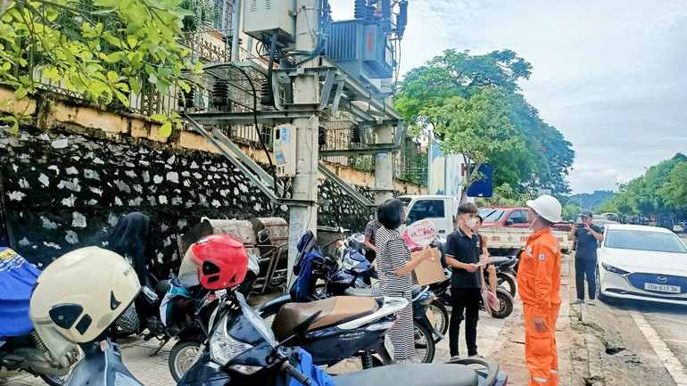 Hệ thống thiết bị điện trên địa bàn tỉnh Thái Nguyên được thường xuyên kiểm tra, duy tu, bảo dưỡng để vận hành ổn định.