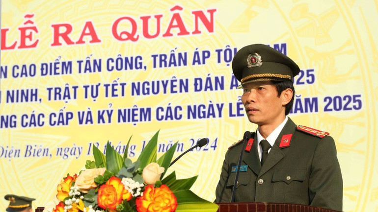 Đại tá Ngô Thanh Bình, Giám đốc Công an tỉnh Điện Biên phát biểu tại Lễ ra quân bảo đảm an ninh trật tự.