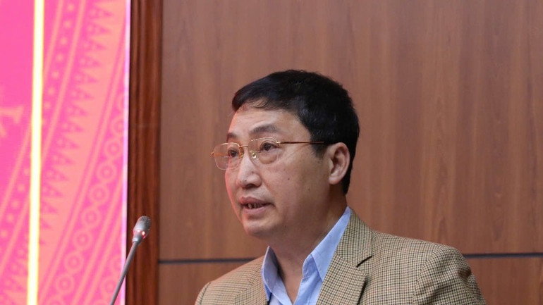 Đồng chí Phạm Khắc Quân, Ủy viên Ban Thường vụ, Trưởng Ban Tổ chức Tỉnh ủy Điện Biên thông tin một số nội dung, thời hạn cần tập trung thực hiện tổng kết Nghị quyết 18 theo từng cấp.