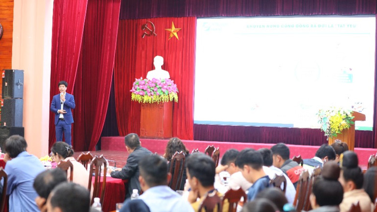 Thành viên các tổ khuyến nông cộng đồng tiêu biểu trao đổi kinh nghiệm tại tỉnh Điện Biên.