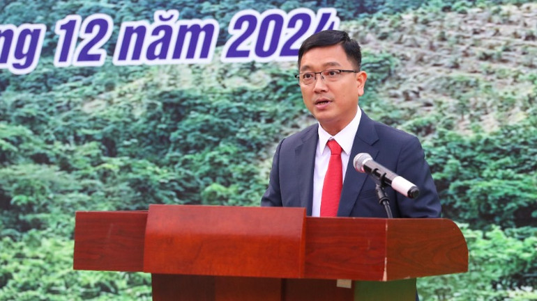 Đồng chí Tô Trọng Thiện, Chủ tịch Ủy ban nhân dân huyện Mường Ảng thông tin về tiến độ triển khai các hạng mục dự án. Đồng chí Tô Trọng Thiện, Chủ tịch Ủy ban nhân dân huyện Mường Ảng thông tin về tiến độ triển khai các hạng mục dự án.