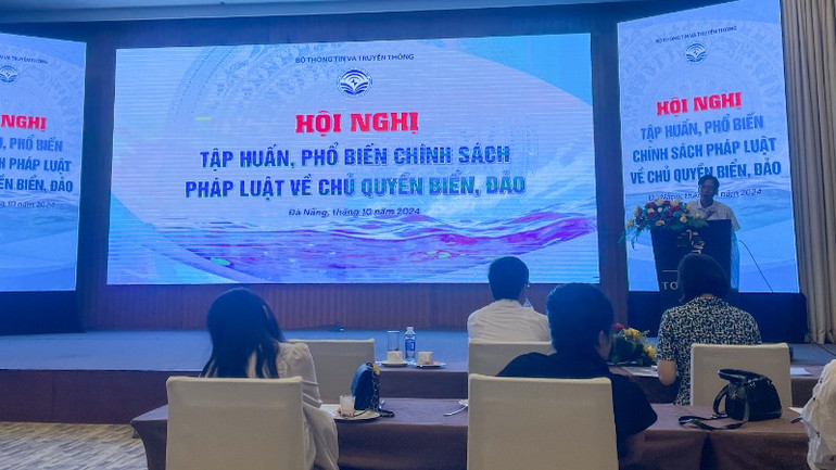 Hội nghị tập huấn, phổ biến chính sách pháp luật về chủ quyền biển, đảo. (Ảnh: CÔNG VINH) Hội nghị tập huấn, phổ biến chính sách pháp luật về chủ quyền biển, đảo. (Ảnh: CÔNG VINH)