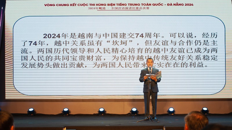 Chủ tịch Liên hiệp các tổ chức hữu nghị thành phố Đà Nẵng phát biểu khai mạc.