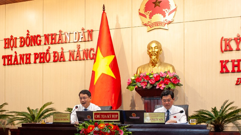 Đồng chí Ngô Xuân Thắng, Chủ tịch Hội đồng nhân dân thành phố Đà Nẵng chủ trì kỳ họp.