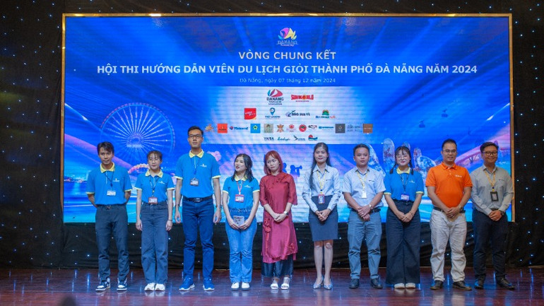 10 thí sinh xuất sắc nhất của cuộc thi.