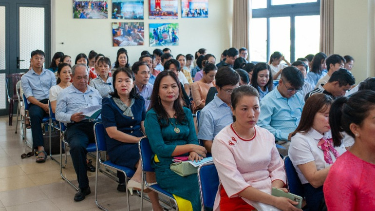 Các đại biểu dự hội nghị.