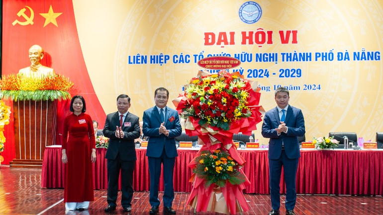 Lãnh đạo Các tổ chức hữu nghị thành phố Đà Nẵng. Lãnh đạo Các tổ chức hữu nghị thành phố Đà Nẵng.