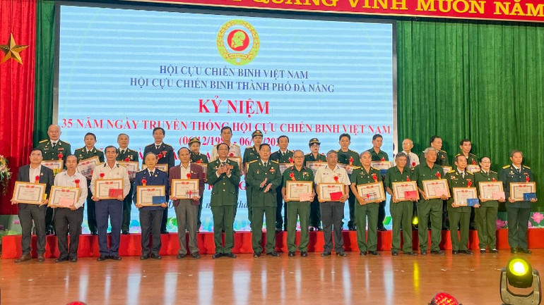 Các đồng chí Chi hội trưởng Cựu chiến binh tiêu biểu 2024. Các đồng chí Chi hội trưởng Cựu chiến binh tiêu biểu 2024.