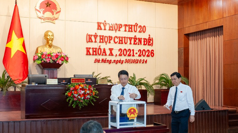 Tiến hành bỏ phiếu bầu cử chức danh.