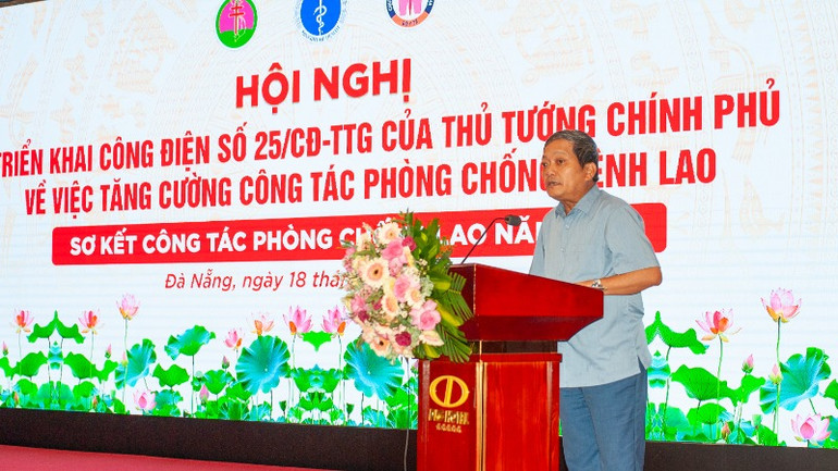 Tiến sĩ, bác sĩ cao cấp Đinh Văn Lượng, Giám đốc Bệnh viện Phổi Trung ương, Trưởng Ban điều hành Chương trình Chống lao quốc gia phát biểu.