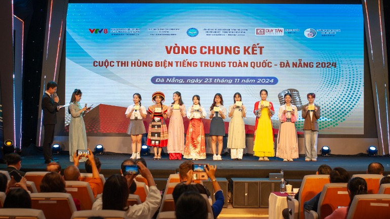 9 thí sinh xuất sắc nhất của Cuộc thi hùng biện tiếng Trung toàn quốc-Đà Nẵng 2024.