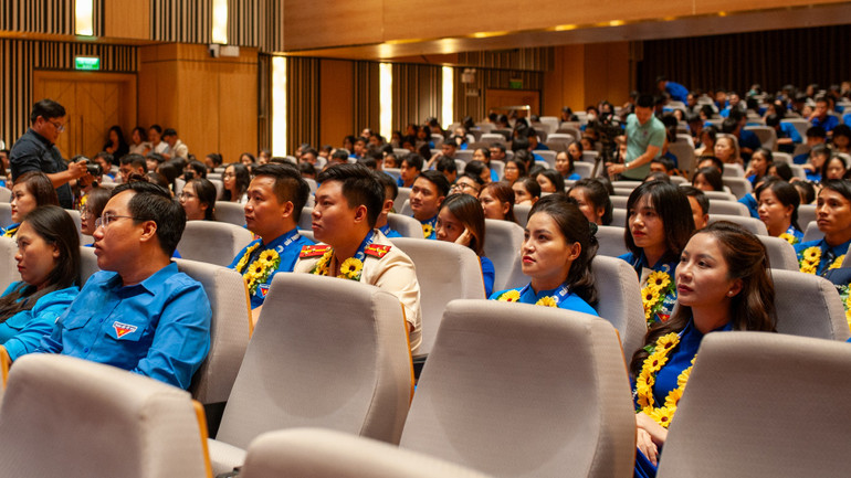 Đại biểu tại chương trình.