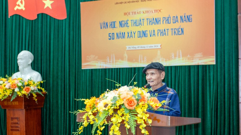 Đại biểu phát biểu tham luận tại hội thảo.