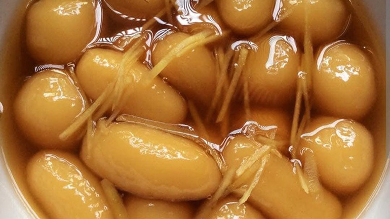 Mật mía là nguyên liệu để chế biến món ăn mang hương vị đặc biệt. Mật mía là nguyên liệu để chế biến món ăn mang hương vị đặc biệt.