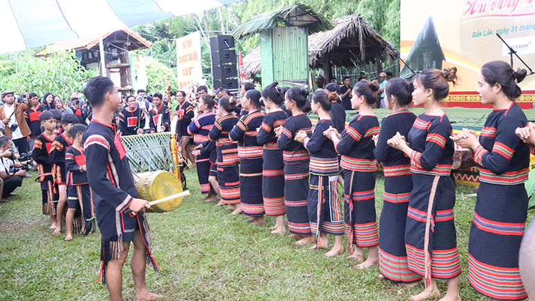 Người dân có ý thức, tự giác hơn giữ gìn và phát huy các giá trị di sản văn hóa cồng chiêng.