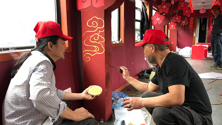 Các họa sĩ trang trí tại toa cộng đồng. Các họa sĩ trang trí tại toa cộng đồng.