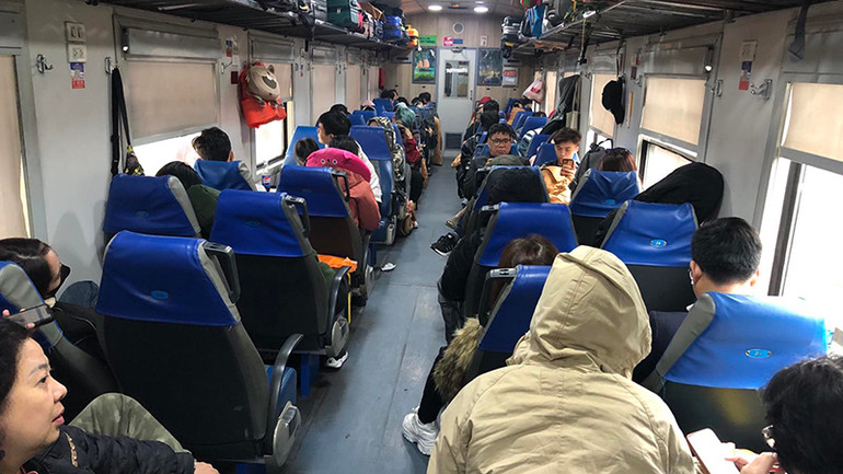 Hành khách trên chuyến tàu Tết Hành khách trên chuyến tàu Tết