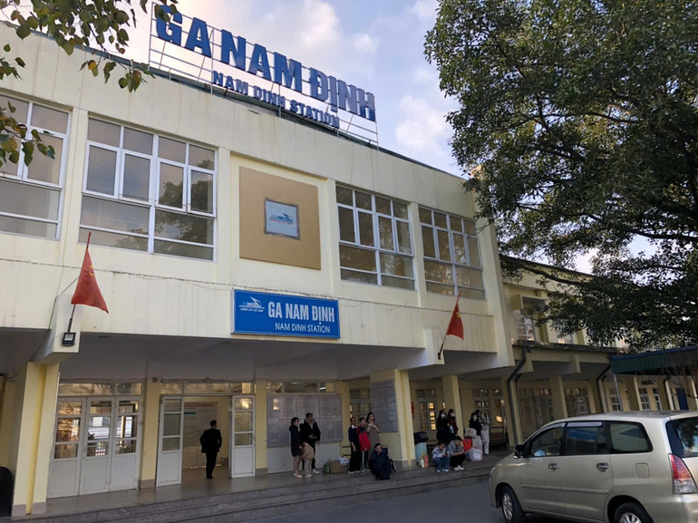 Ga Nam Định được cải tạo, chỉnh trang khang trang. Ga Nam Định được cải tạo, chỉnh trang khang trang.