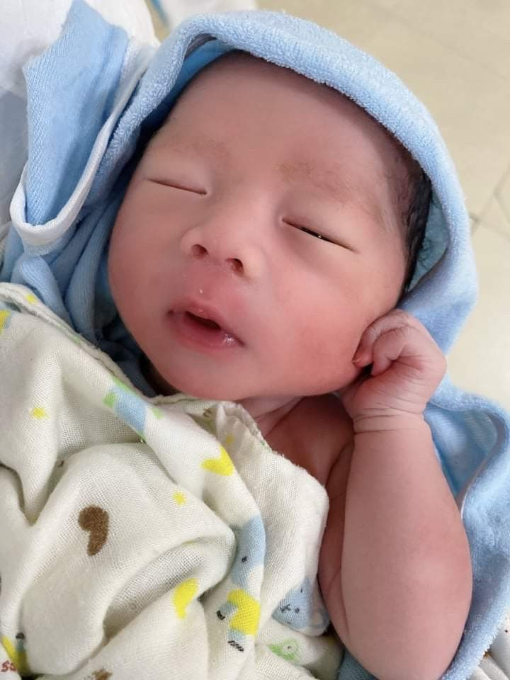 Bé trai Trương Quốc Huy khi mới chào đời Bé trai Trương Quốc Huy khi mới chào đời
