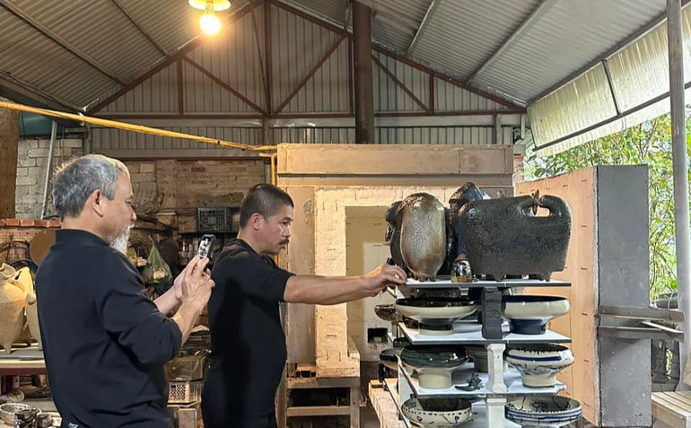 Không gian của "Hiếu Mường" còn trở thành mái nhà chung của nhiều nghệ sĩ.