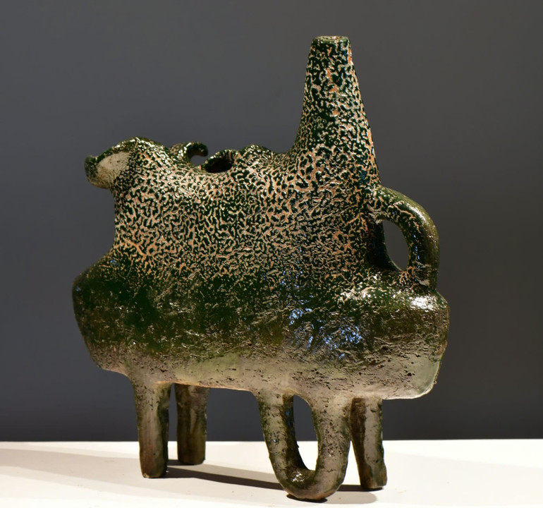 Một tác phẩm trong bộ sưu tập Gốm Mường của họa sĩ "Hiếu Mường".