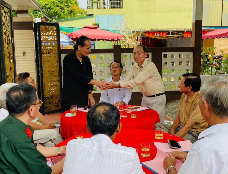 Những cuộc gặp gỡ với tinh thần hòa hợp, hòa giải.