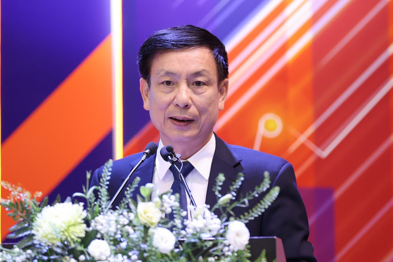 Chủ tịch UBND tỉnh Nam Định Phạm Đình Nghị phát biểu chào mừng Diễn đàn. Chủ tịch UBND tỉnh Nam Định Phạm Đình Nghị phát biểu chào mừng Diễn đàn.