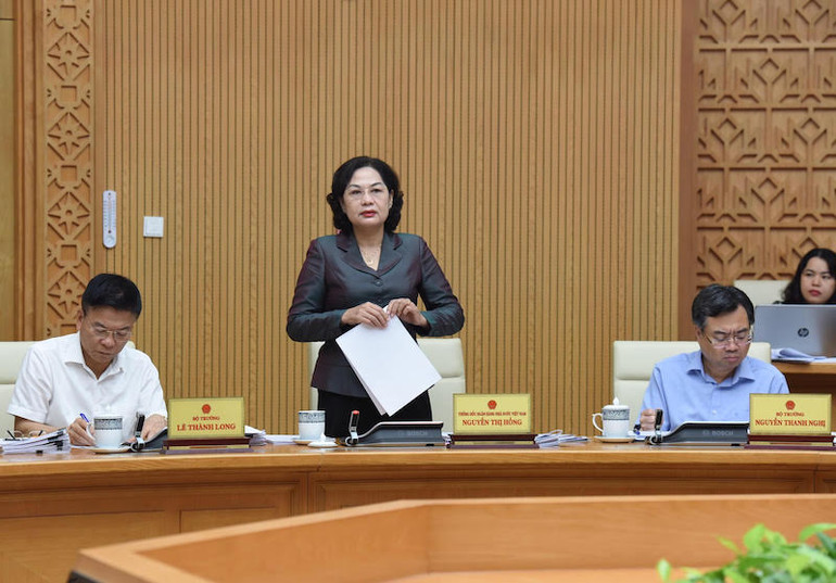 Thống đốc Ngân hàng Nhà nước Việt Nam phát biểu tại phiên họp.