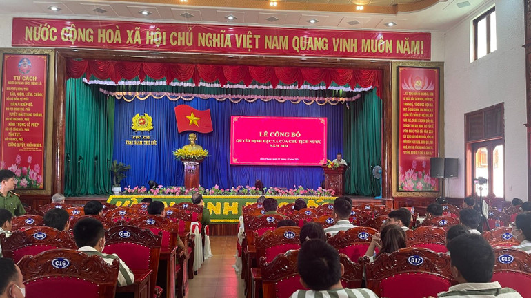 Lễ công bố đặc xá phạm nhân.