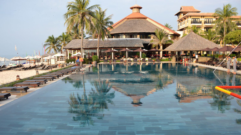 Hồ bơi Resort Seahorse ưu tiên vật dụng thân thiện môi trường.