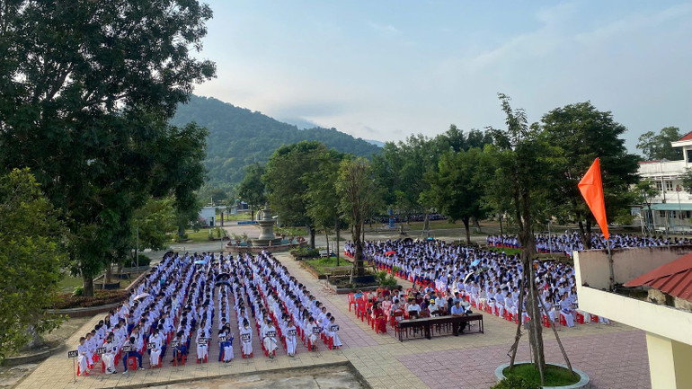 Các trường tổ chức tuyên truyền cho các em học sinh.