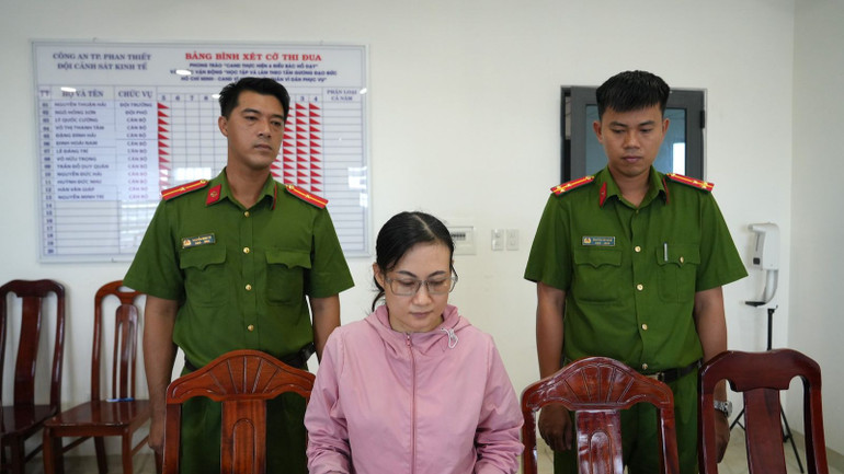 Đối tượng Nguyễn Thị Hoàng Oanh. Đối tượng Nguyễn Thị Hoàng Oanh.