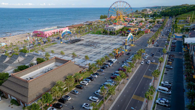 Du lịch phát triển góp phần nâng cao đời sống người dân. Du lịch phát triển góp phần nâng cao đời sống người dân.