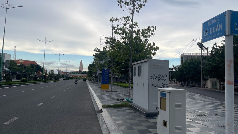 Đường Lê Duẩn mới có làn đường đẹp, vỉa hè rộng.